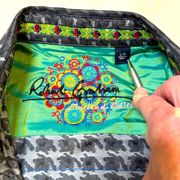 Robert Graham Limited edition button up - Picture 7 of 10